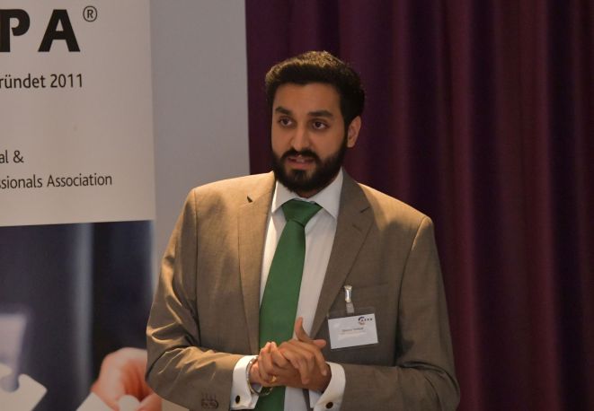 Steuerberater Sohbat Dhanju beim Afpa-Marktdialog (Bild: Foto Risavy)