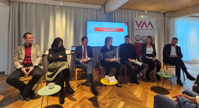 Podiumsdiskussion im Rahmen der Verleihung des Versicherungsawards Austria (Bild: VJ)