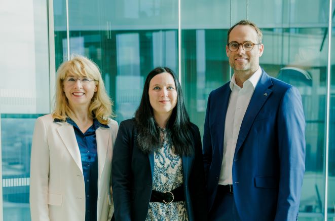 Präsentierten die Finanzvorsorgestudie (v.l.n.r.): Bettina Fuhrmann (WU), Martina Zöchner (Reppublika) und Rene Knapp (Uniqa). Bild: Uniqa Präsentierten die Finanzvorsorgestudie (v.l.n.r.): Bettina Fuhrmann (WU), Martina Zöchner (Reppublika) und Rene Knapp (Uniqa). Bild: Uniqa