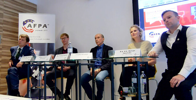 Afpa-Marktdialog (v.l.n.r.): Marc Fähndrich (EU-Kommission Wien), Martin Ramharter (Finanzministerium), Christian Prantner (Konsumentenschutz AK Wien), Moderatorin Claudia Schanza, Afpa-Obmann Michael Herzhofer (Bild: Lampert/Screenshot)