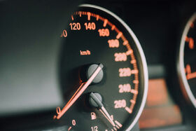 Tachometer (Bild: Chuttersnap/Unsplash)