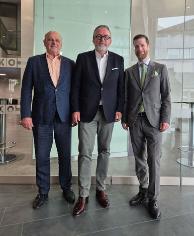Die neue Fachverbandsspitze: Obmann Christoph Berghammer (Mitte) und seine beiden Stellvertreter Rudolf Mittendorfer (li.) und Matthias Lang (re.) (Bild: Sabine Klimpt/Lichtblick KG)