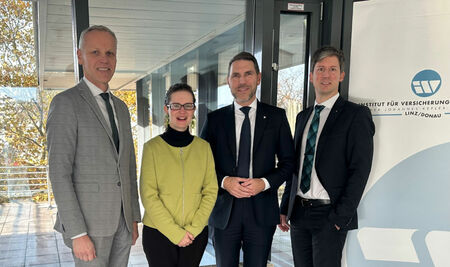 Othmar Nagl (Vorsitzender des Instituts für Versicherungswirtschaft und Generaldirektor der Oberösterreichischen), Susanne Hofer (VVO), Dieter Pscheidl (VIG) und Martin Berger (Generalsekretär des Instituts) (Bild: Institut für Versicherungswirtschaft)