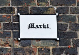 Schild mit der Aufschrift Markt (Bild: Waldemar Brandt/Unsplash) Schild mit der Aufschrift Markt (Bild: Waldemar Brandt/Unsplash)