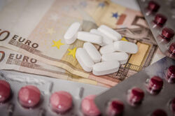 Medikamente, Geld (Bild: Michal Jarmoluk/Pixabay) Medikamente, Geld (Bild: Michal Jarmoluk/Pixabay)