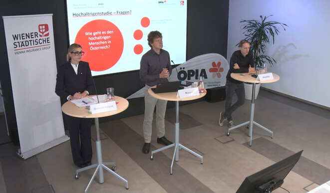 V.l.n.r.: Sonja Brandtmayer (stellvertretende Generaldirektorin der Wiener Städtischen), Georg Ruppe (wissenschaftlicher Leiter und Geschäftsführer der ÖPIA) und Andreas Stückler (wissenschaftlicher Mitarbeiter der ÖPIA) (Bild: Screenshot/Lampert)