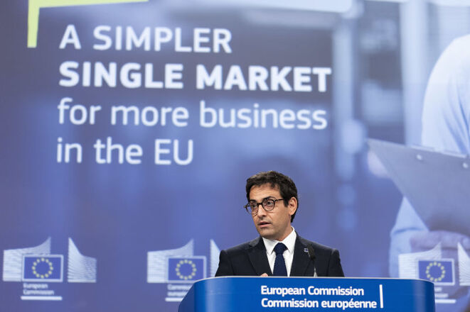 Kommissar Stéphane Séjourné stellt in Brüssel weitere Pläne zur Entlastung der Wirtschaft vor (Bild: Europäische Union, 2025)