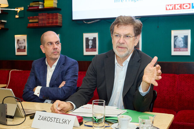 Meinungsforscher Peter Hajek (li.) und Andreas Zakostelsky, Obmann des Fachverbandes der Pensions- und Vorsorgekassen (Bild: FV Pensionskassen/Anna Rauchenberger) Meinungsforscher Peter Hajek (li.) und Andreas Zakostelsky, Obmann des Fachverbandes der Pensions- und Vorsorgekassen (Bild: FV Pensionskassen/Anna Rauchenberger)