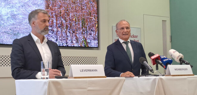 Pressekonferenz am Montag in der Unternehmenszentrale der Österreichischen Hagelversicherung in Wien (v.l.n.r.): Prof. Anders Levermann, Leiter der Abteilung Komplexitätsforschung des Potsdam-Instituts für Klimafolgenforschung, (li.) und Kurt Weinberger, Vorstandsvorsitzender der Hagelversicherung (Bild: Lampert) Pressekonferenz am Montag in der Unternehmenszentrale der Österreichischen Hagelversicherung in Wien (v.l.n.r.): Prof. Anders Levermann, Leiter der Abteilung Komplexitätsforschung des Potsdam-Instituts für Klimafolgenforschung, (li.) und Kurt Weinberger, Vorstandsvorsitzender der Hagelversicherung (Bild: Lampert)