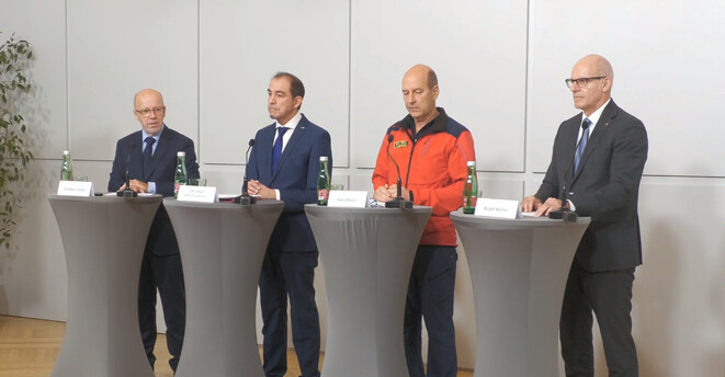 Pressekonferenz in Wien am Dienstag (v.l.n.r.): VVO-Generalsekretär Christian Eltner, KFV-Direktor Christian Schimanofsky, Hans Ebner (Leiter der Alpinpolizei im BMI und Bergführer) und VVO-Vizepräsident Ralph Müller (Bild: Lampert)