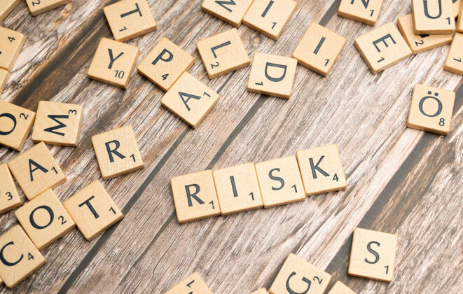 Schriftzug Risk (Bild: Markus Winkler/Unsplash) Schriftzug Risk (Bild: Markus Winkler/Unsplash)