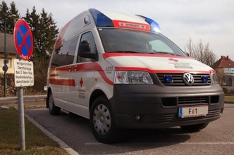 Rettungswagen des Roten Kreuzes (Bild: Erysipel/Pixelio.de)