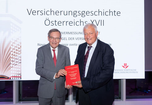 Robert Lasshofer (li.), Vorstandsvorsitzender des Wiener Städtischen Versicherungsvereins, und Herausgeber Wolfgang Rohrbach (re.) Robert Lasshofer Robert Lasshofer (li.), Vorstandsvorsitzender des Wiener Städtischen Versicherungsvereins, und Herausgeber Wolfgang Rohrbach (re.) Robert Lasshofer