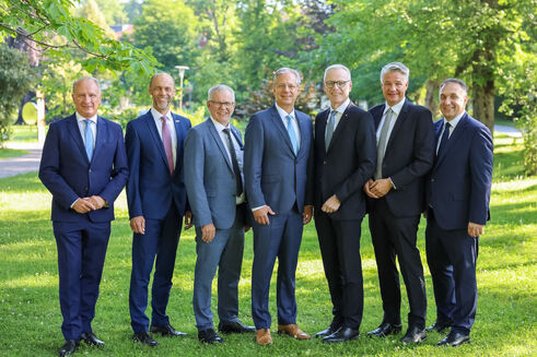 V.l.n.r.: Generaldirektor Kurt Weinberger (Hagelversicherung), Vorstandsvorsitzender Franz Mair (Tiroler), Vorstandsdirektor Robert Sturn (Vorarlberger), Generaldirektor Klaus Scheitegel (Grawe), Generaldirektor Othmar Nagl (Oberösterreichische), Generaldirektor Stefan Jauk (Niederösterreichische) und Vorstandsvorsitzender Jürgen Hartinger (Kärntner) (Bild: Christian Winkler)