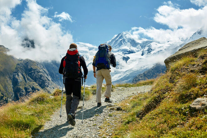 Wanderer auf Bergpfad (Bild: Getty Images/Unsplash) Wanderer auf Bergpfad (Bild: Getty Images/Unsplash)